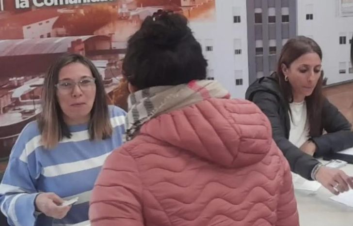 Con las credenciales se puede viajar gratis en el transporte público terrestre y fluvial.