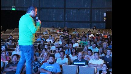 Cerca de 16 mil vecinos ya participaron de las charlas en el teatro.
