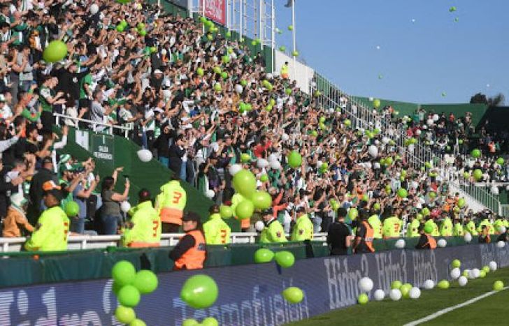 La AFA inició conversaciones para la vuelta del público.