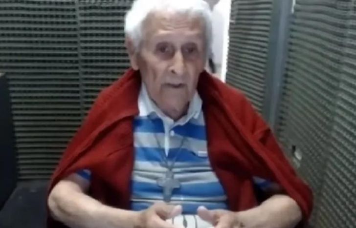 El represor Miguel Etchecolatz llegó a declarar en el juicio. Murió en 2022.