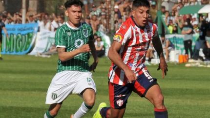 Villegas fue el goleador del Albirrojo.
