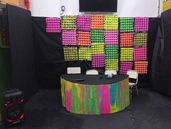 Los chicos comenzaron a preparar la sala de streaming en el establecimiento de Lomas, pero faltan los elementos.&nbsp;