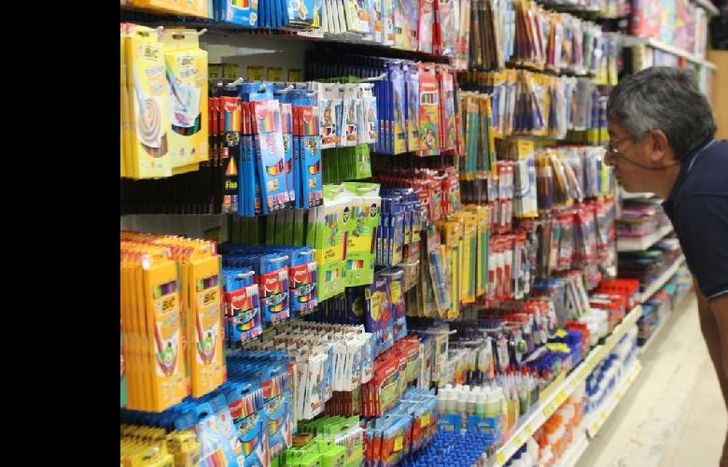 Las cadenas Carrefour, Coto, Jumbo, Disco, Vea, Walmart y La Anónima ofrecerán 10 útiles en 286 hipermercados y a través de compras online.