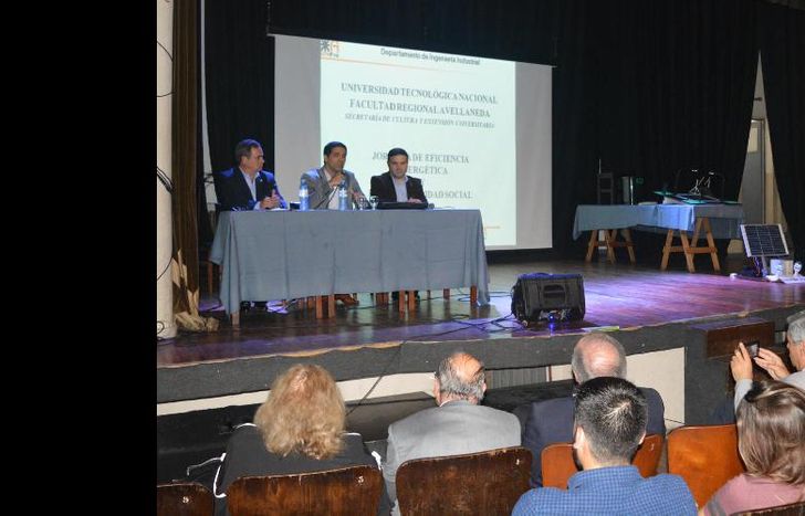 Los ingenieros Oscar Lopetegui y Julián Vela representaron a la Facultad Regional Avellaneda.