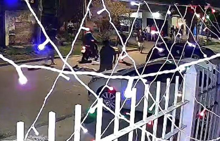 El momento en que atropellan al vecino desaparecido en Ingeniero Budge.