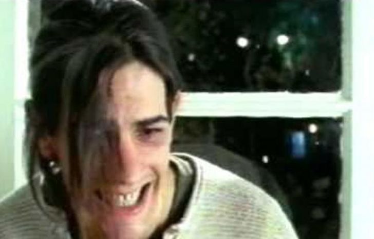 El actor es un joven médico.