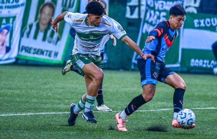 Meaurio superó a Igarzabal y marcó el primero.