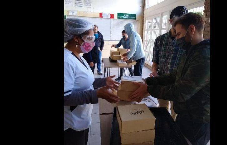 La Parri acercó almuerzos al Hospital Meléndez.