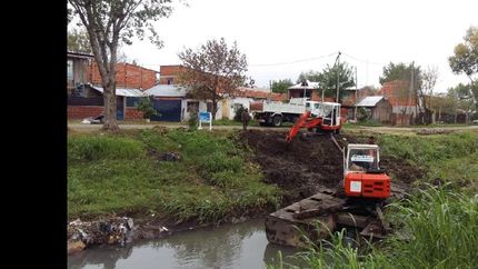 despejan la basura en el arroyo del rey para prevenir desbordes despejan la basura en el arroyo del rey para prevenir desbordes