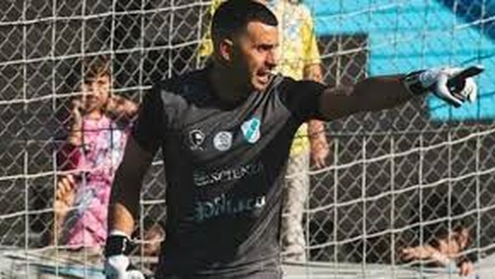 Ezequiel Mastrolía seguirá siendo el arquero de Temperley. Ezequiel Mastrolía seguirá siendo el arquero de Temperley.