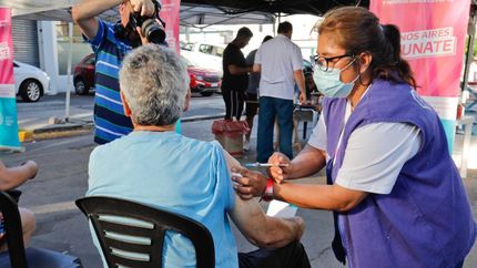Ante el aumento de casos, muchos vecinos están completando sus esquemas.
