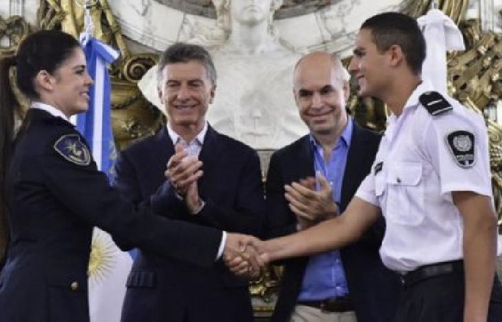 macri-y-policia-600x338