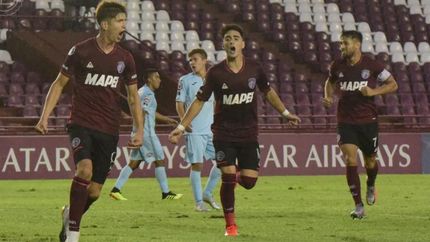Belmonte celebra uno de sus goles ante Bolívar.