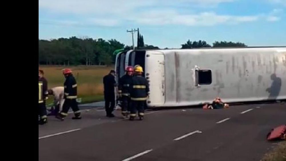 El jefe de guardia detalló que ambas niñas están respirando solas, probando liquido por boca.