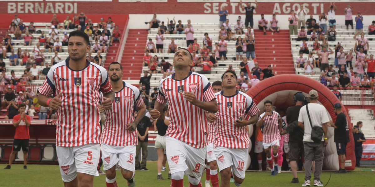 Los Andes igualó con Almirante Brown en el estadio Eduardo Gallardón.