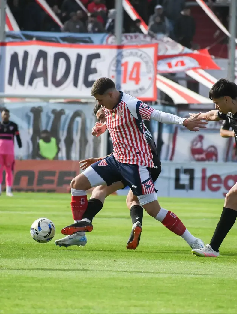 Los Andes y Deportivo Morón chocan en el Nuevo Francisco Urbano. Los Andes y Deportivo Morón chocan en el Nuevo Francisco Urbano.