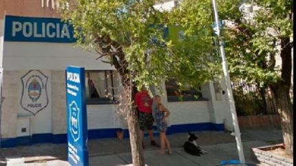 el detenido estaba en una comisaría de Caraza y los policías ofrecieron dejarlo en libertad por $30 mil.
