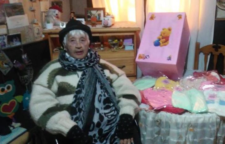 Álida junto a las donaciones que serán llevadas al Gandulfo.