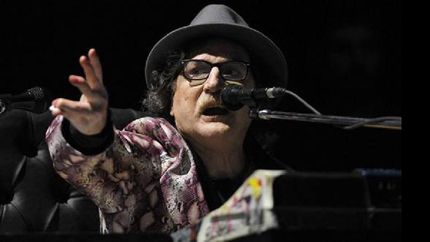 charly garcia llega al luna park con ?la torre de tesla?