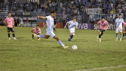Luis López lamentó su penal errado ante Nueva Chicago. Luis López lamentó su penal errado ante Nueva Chicago.