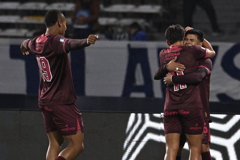 Lanús se hizo fuerte en Córdoba y sumó tres puntos valiosos.