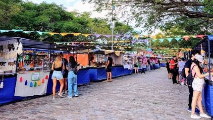 Este finde hay una nueva edición de la feria en la Plaza Libertad.