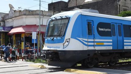 Desde este lunes el mínimo quedará a $25,20 para colectivos y $10,75 para el Roca.