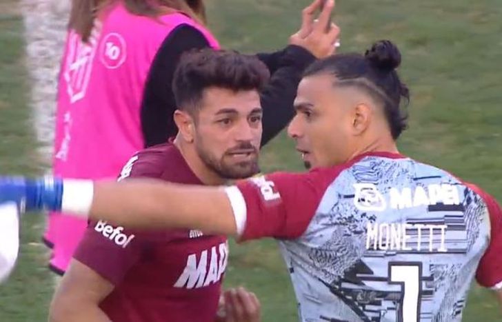 Acosta discutió con Monetti en la única victoria del equipo en la temporada.