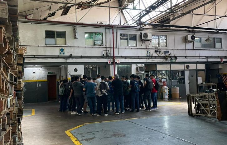 También observan el proceso productivo de la fábrica.&nbsp;