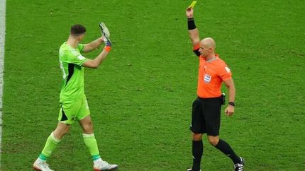 La FIFA prepara una regla anti Dibu Martínez para los penales.