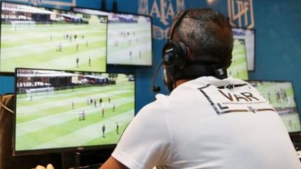 La ayuda tecnológica al arbitraje incorpora una innovación en el futbol argentino.