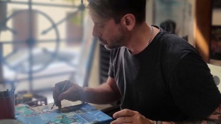 Luciano pinta gracias al aporte de sus seguidores.