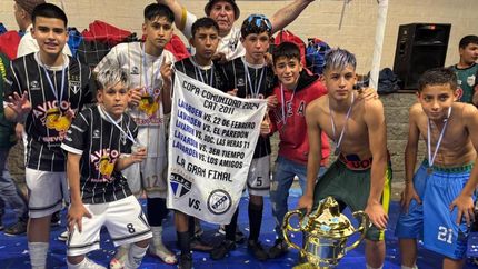 El club Lavardén celebró la obtención de la Copa Comunidad de Lomas.