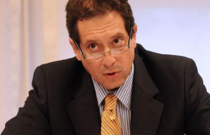 Pesce hizo el anuncio.