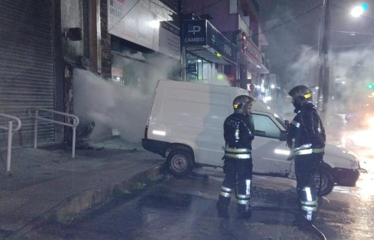 Los Bomberos de Lomas apagaron el incendio.
