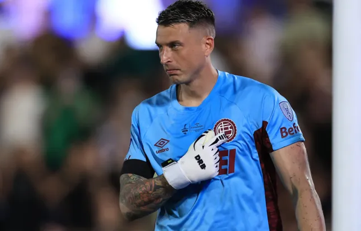 Nahuel Losada atajó tres penales y se convirtió en el héroe de Lanús campeón de la Copa Sudamericana.