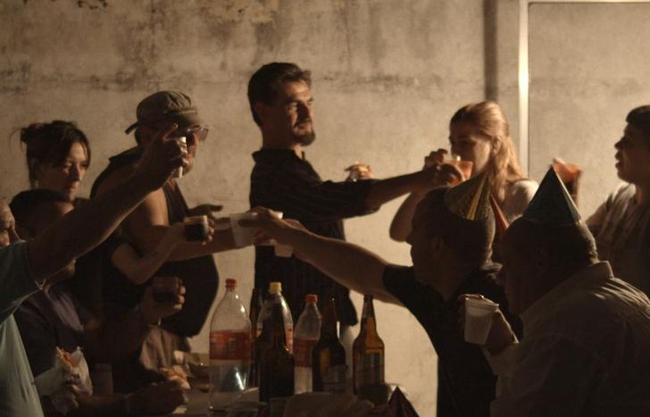 Una escena de Algo viejo, algo nuevo, algo prestado.