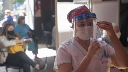 Mientras tanto, avanza la campaña de vacunación.