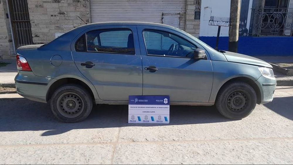 El auto robado en Lomas de Zamora.