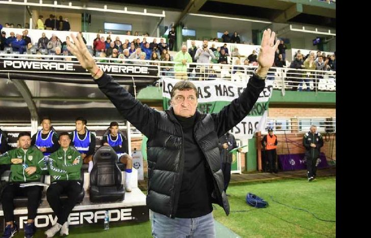 El Emperador, en su último partido en el Lencho, fue ovacionado por todo el estadio.