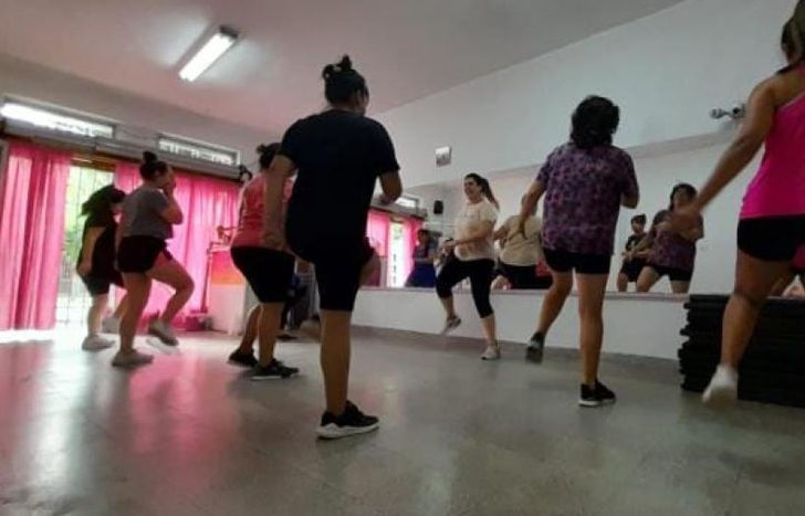 Ellas ejercitan y socializan.