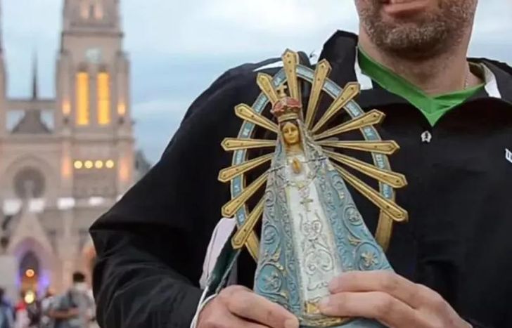 Miles de fieles peregrinan a Luján.