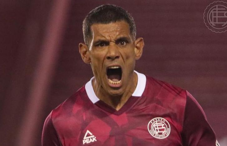 El Pepe Sand, quien sino, puso el empate para Lanús.