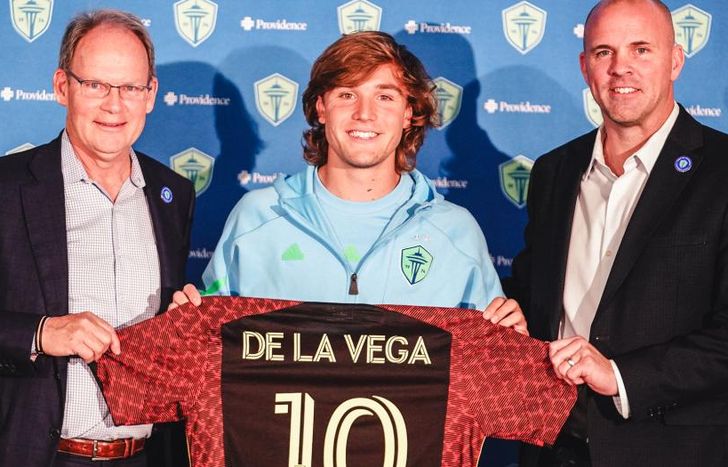 De la Vega fue presentado de manera oficial.