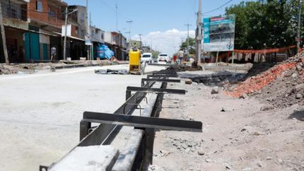 Ya pavimentaron 900 metros de la Avenida Elizalde.