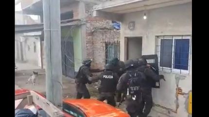 pediran prision preventiva para policia que dejo ciego de un ojo a un adolescente en un allanamiento