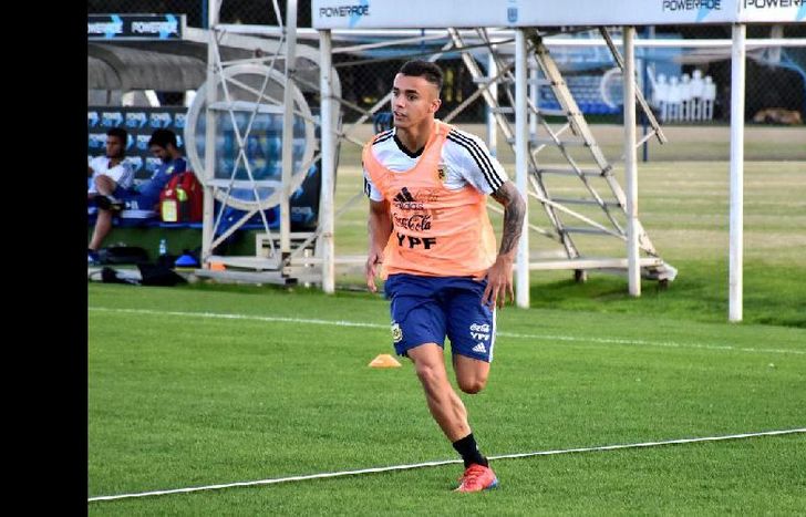 El pibe de Banfield viajará con la delegación.