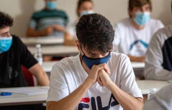 En edificios de todo el país se vuelve a clases.