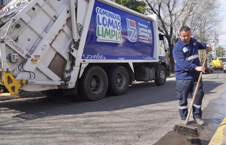 Las cuadrillas se encargan del  barrido, limpieza y recolección de residuos, ramas y escombros.