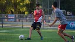Todas las canchas son de césped sintético y tienen medidas profesionales.